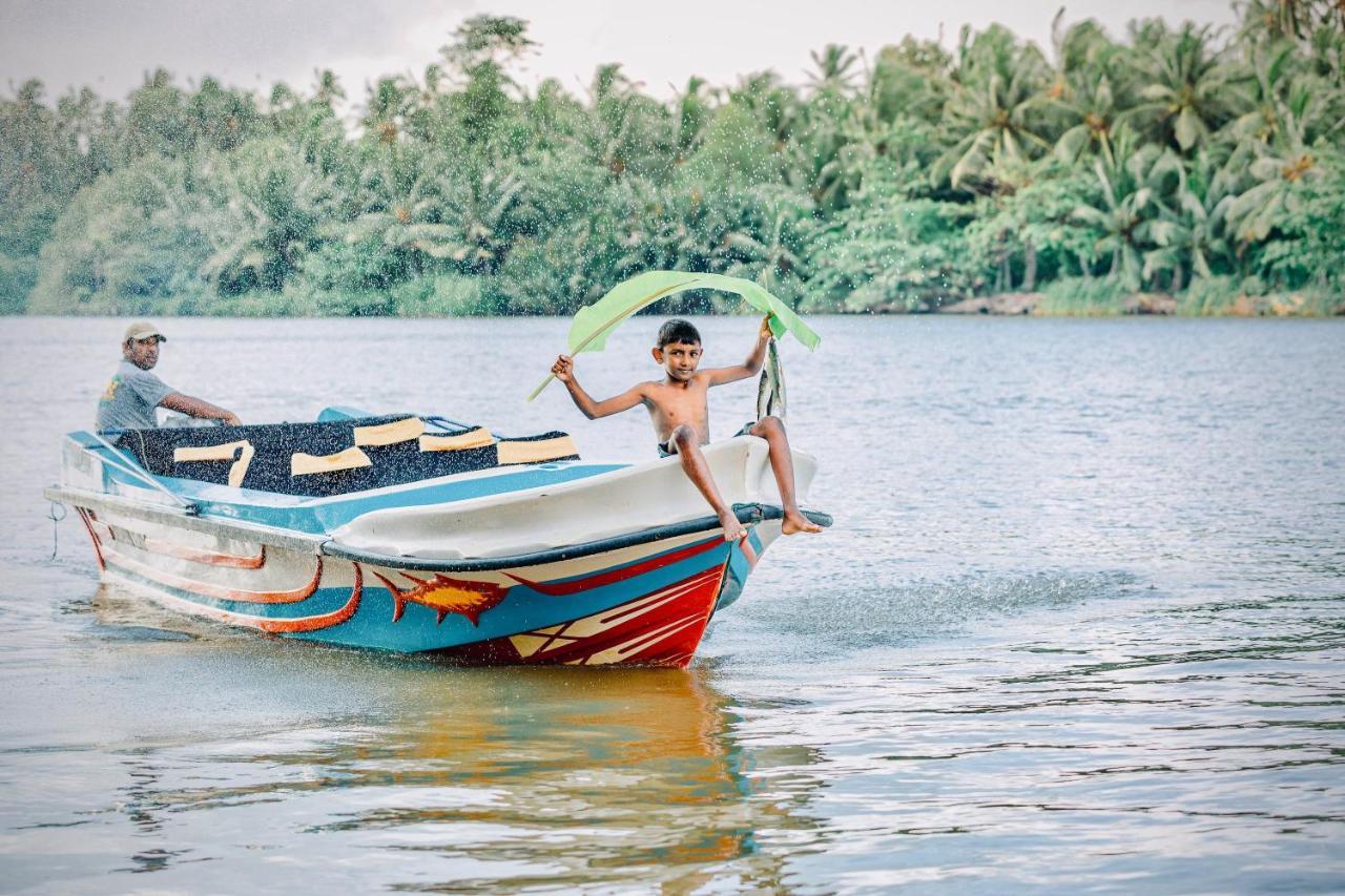 Hotel Waterland Negombo Esterno foto