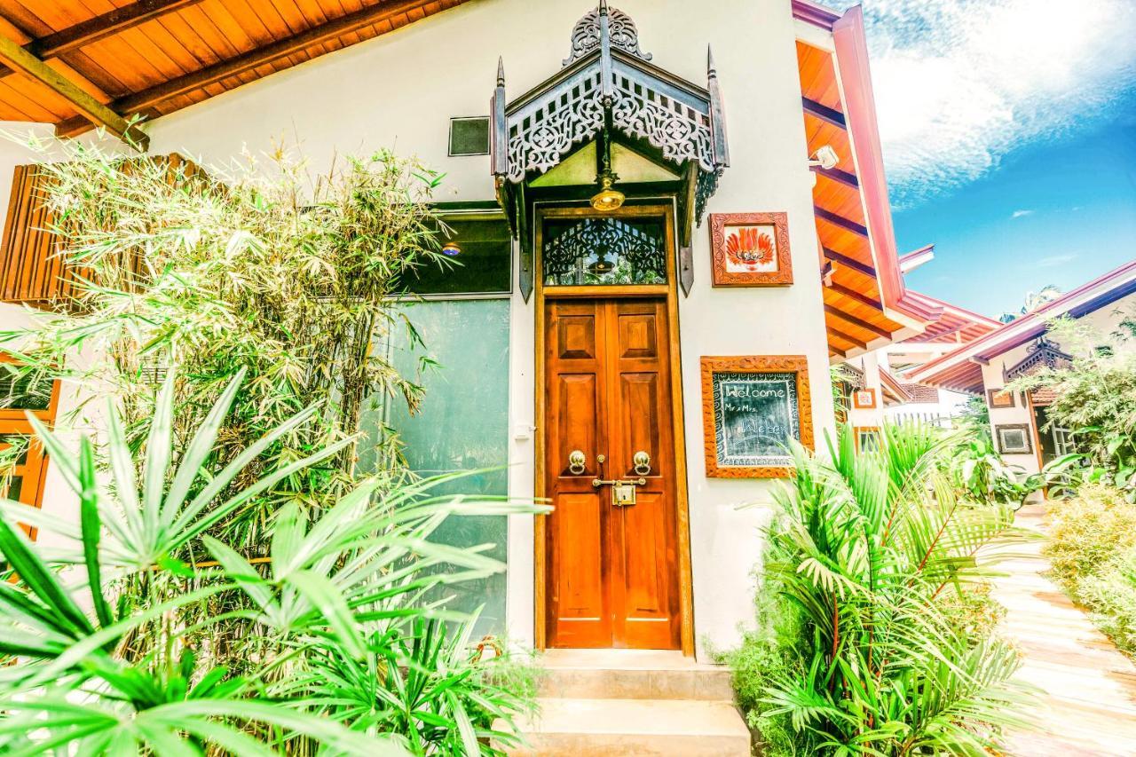 Hotel Waterland Negombo Esterno foto