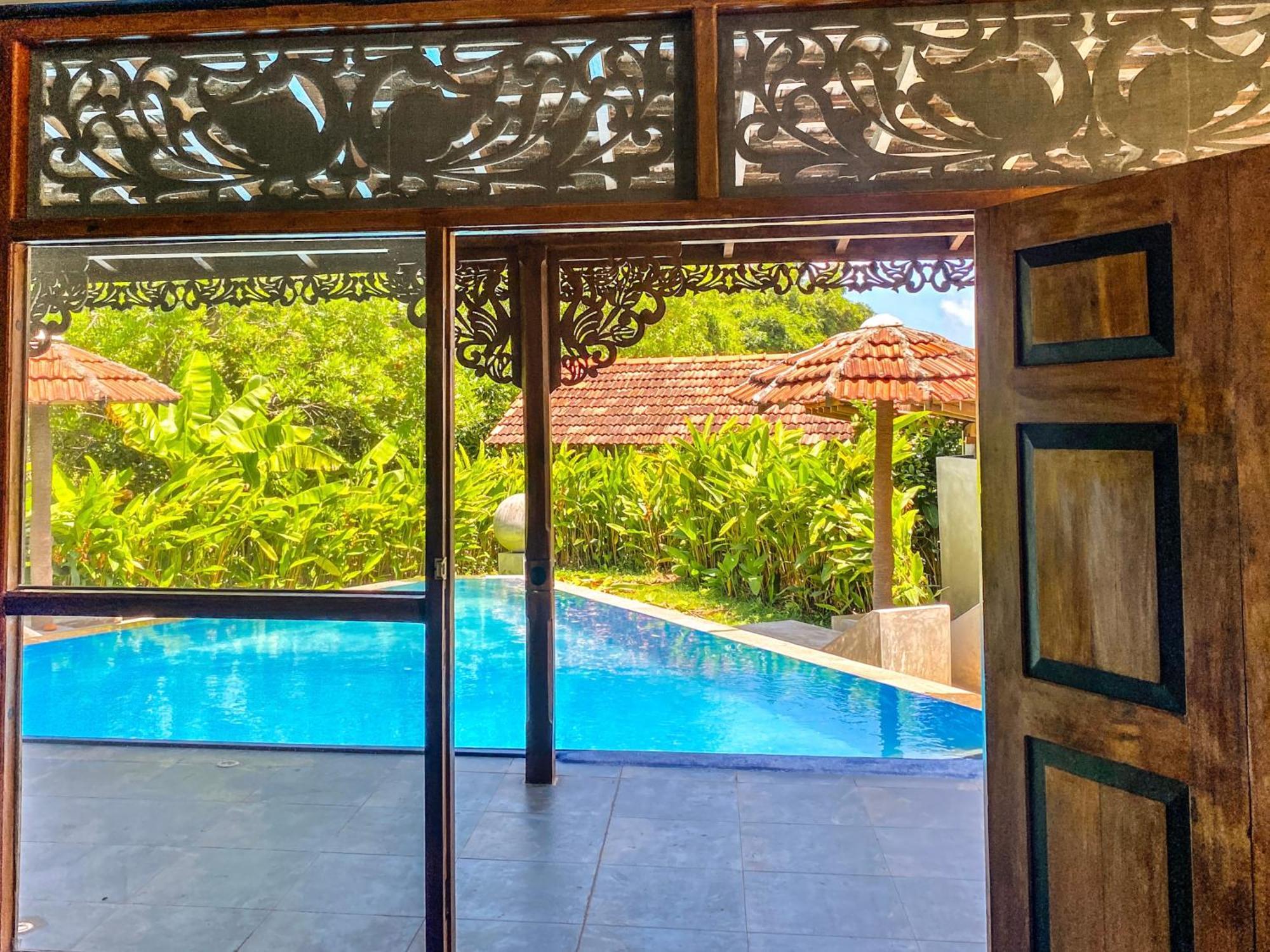 Hotel Waterland Negombo Esterno foto
