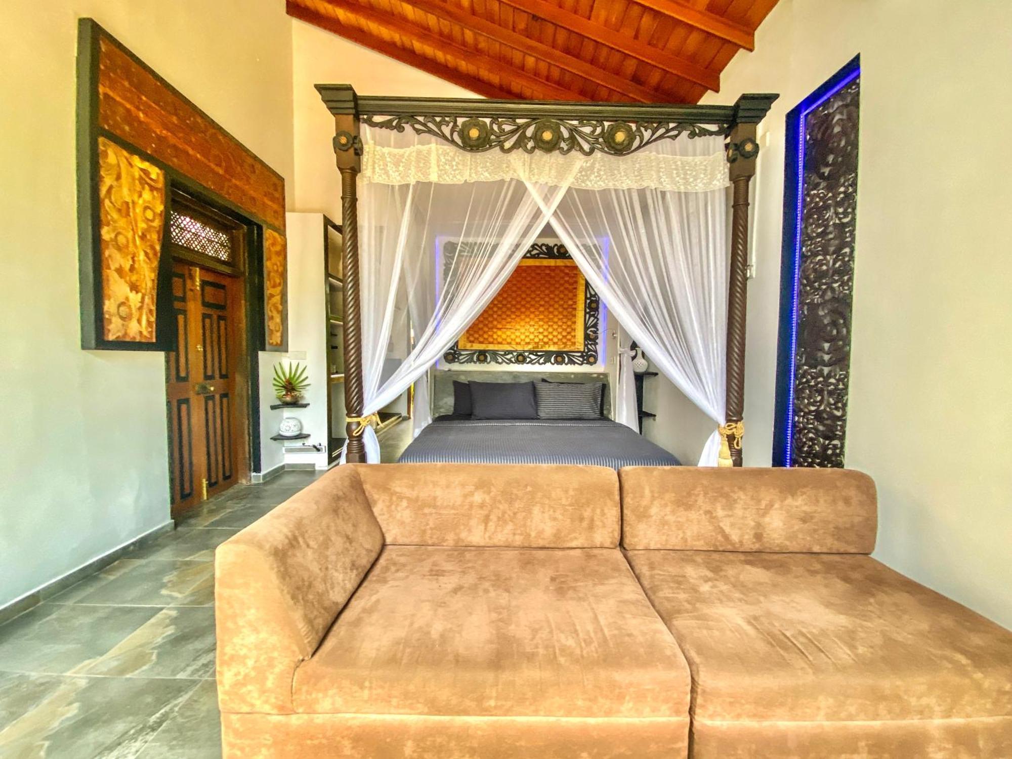 Hotel Waterland Negombo Esterno foto