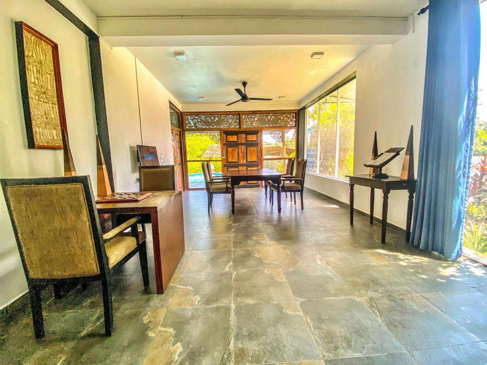Hotel Waterland Negombo Esterno foto