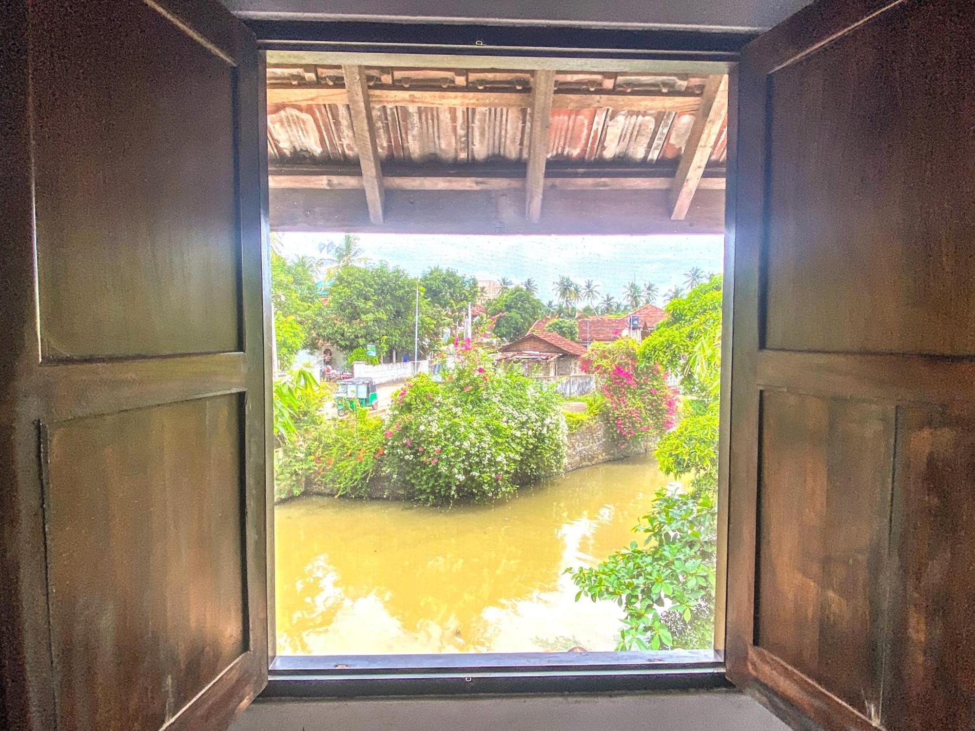 Hotel Waterland Negombo Esterno foto