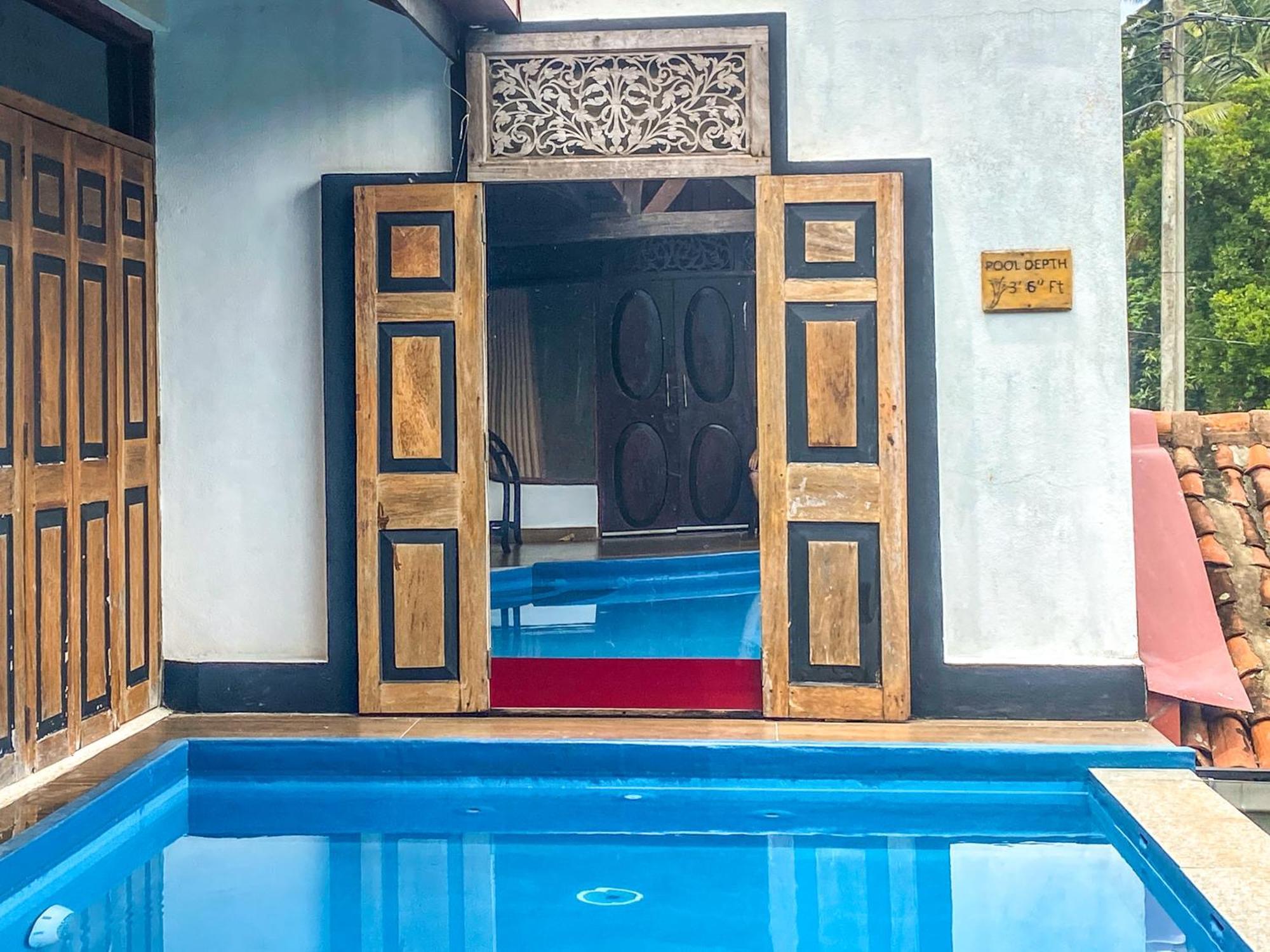 Hotel Waterland Negombo Esterno foto