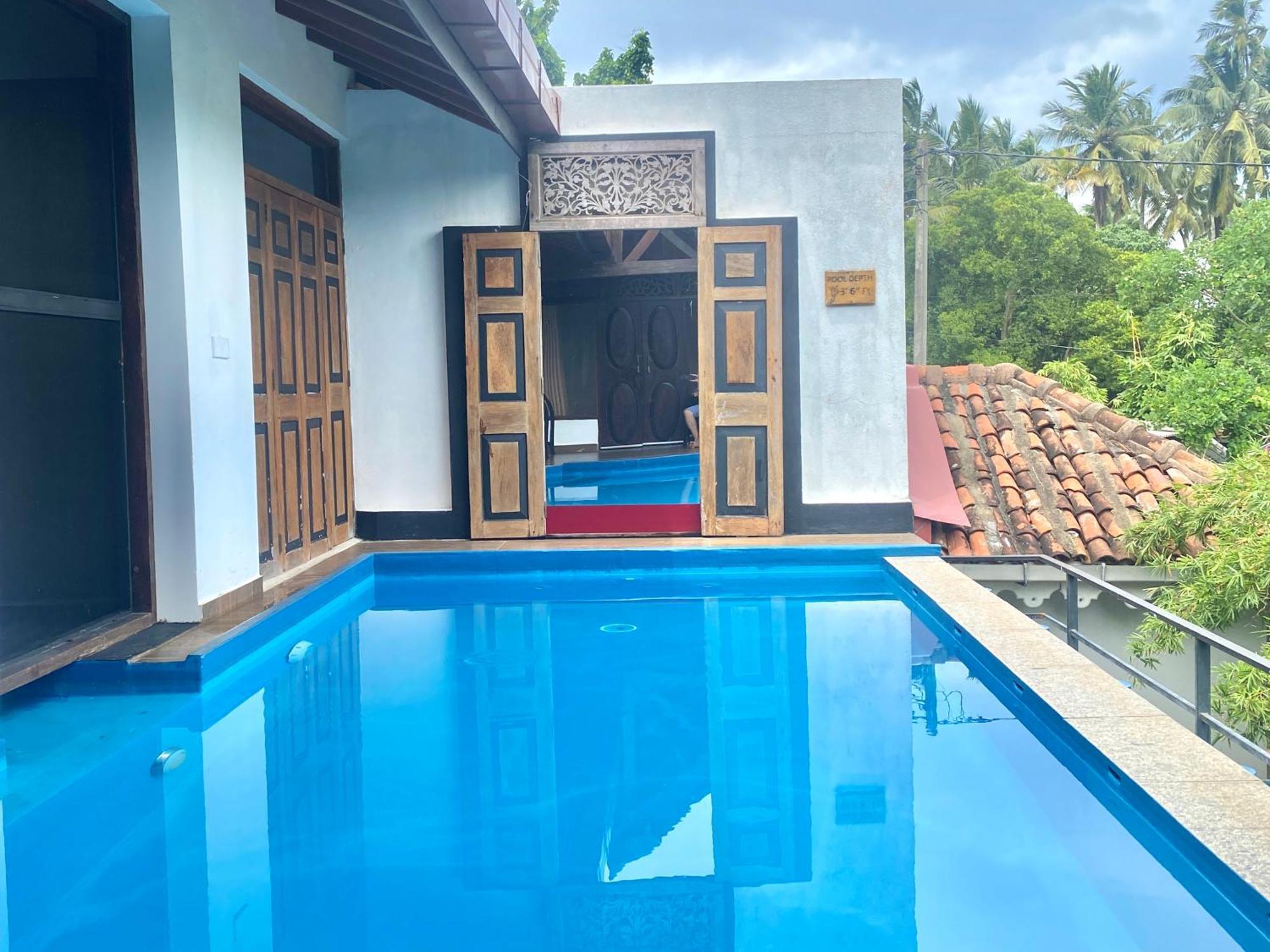 Hotel Waterland Negombo Esterno foto