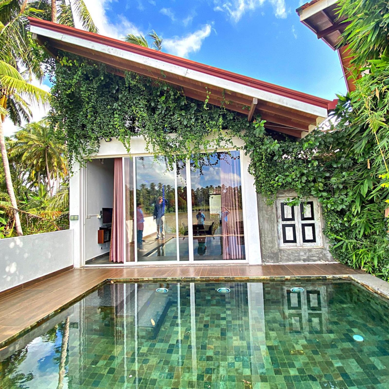 Hotel Waterland Negombo Esterno foto